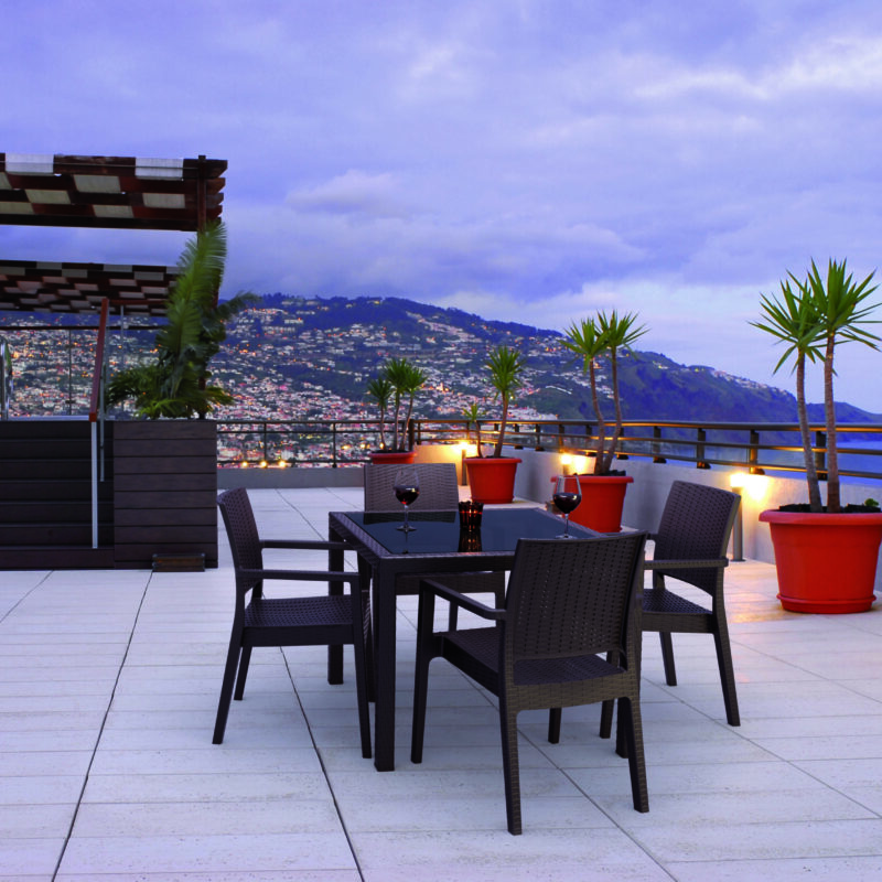 Siesta 5 Piece Table Setting with Ibiza Arm Chair