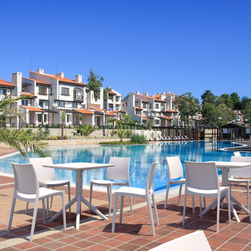 Siesta 5 Piece Setting with Maya Chair