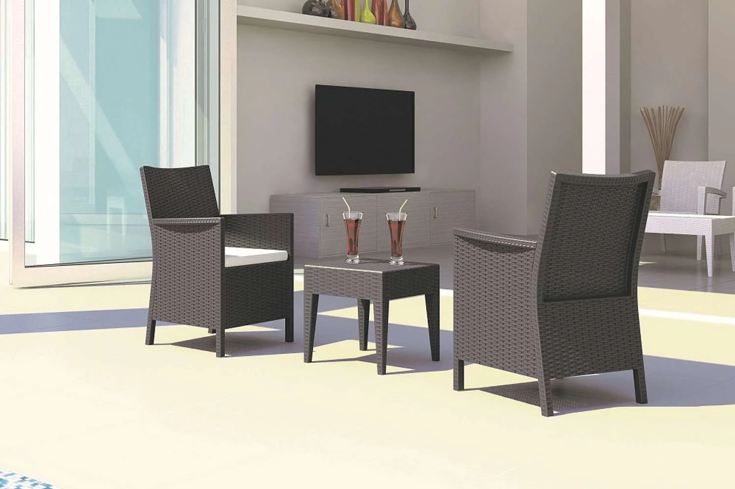 Siesta California Tub Chair with cushion Miami Side Table