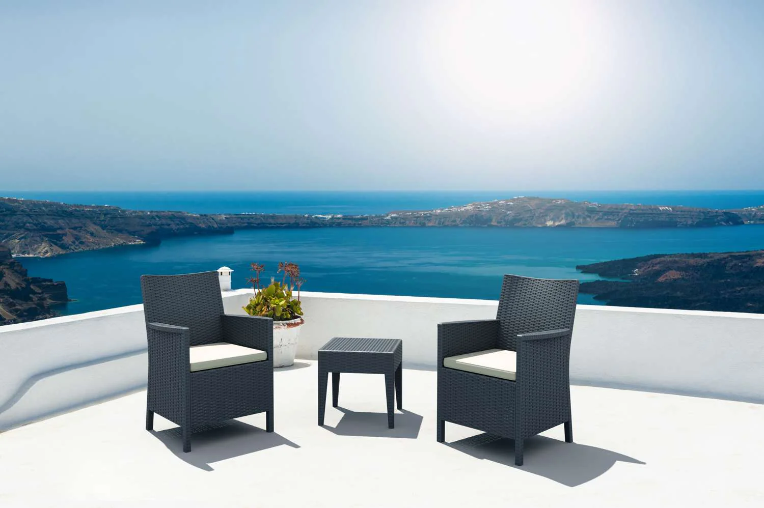 Siesta California Tub Chair with cushion Miami Side Table - Image 3